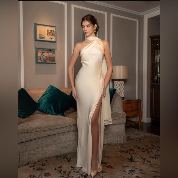 Kisserine Silk Dress - Picture 4 of 10